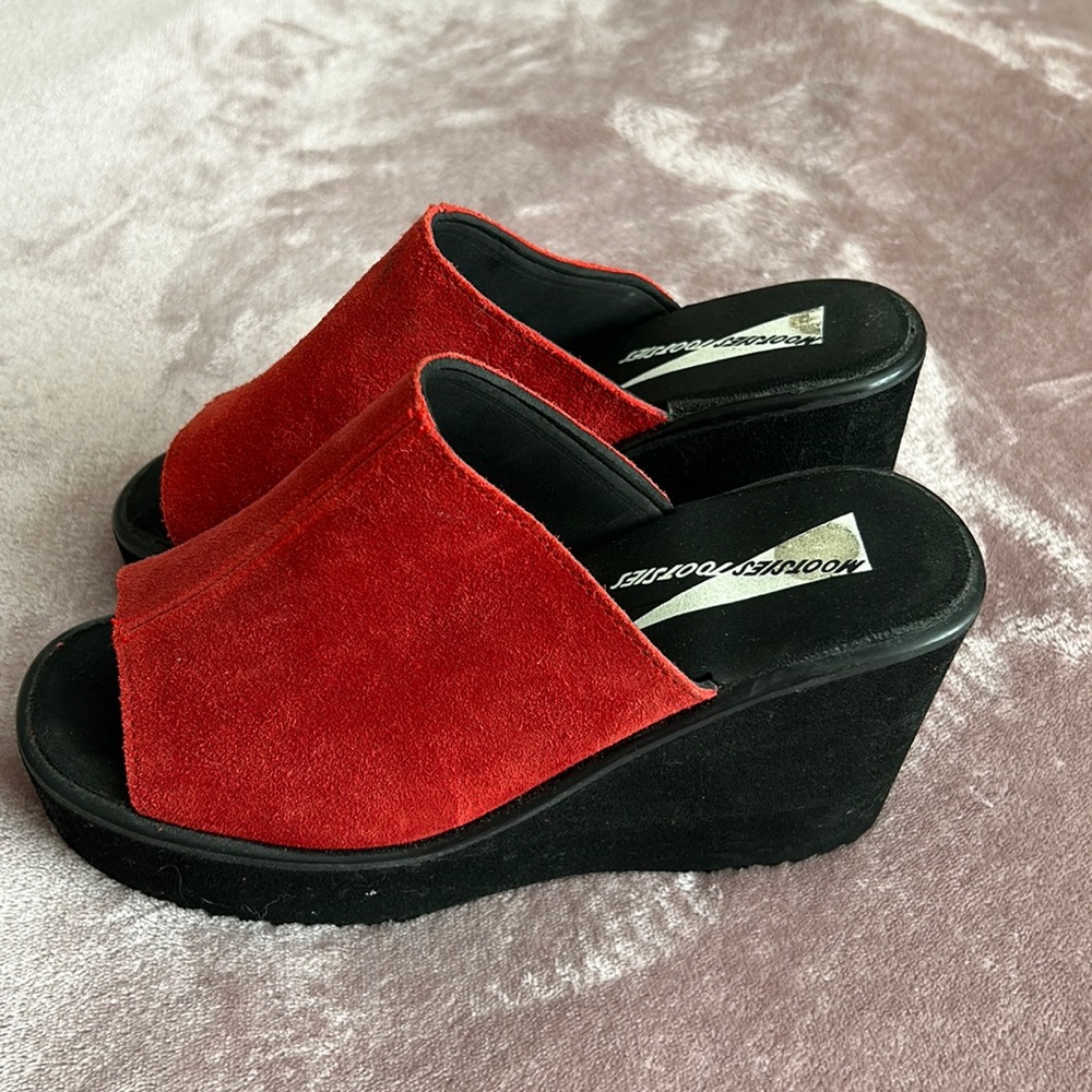 Mootsies Tootsies Red Suede Sandals